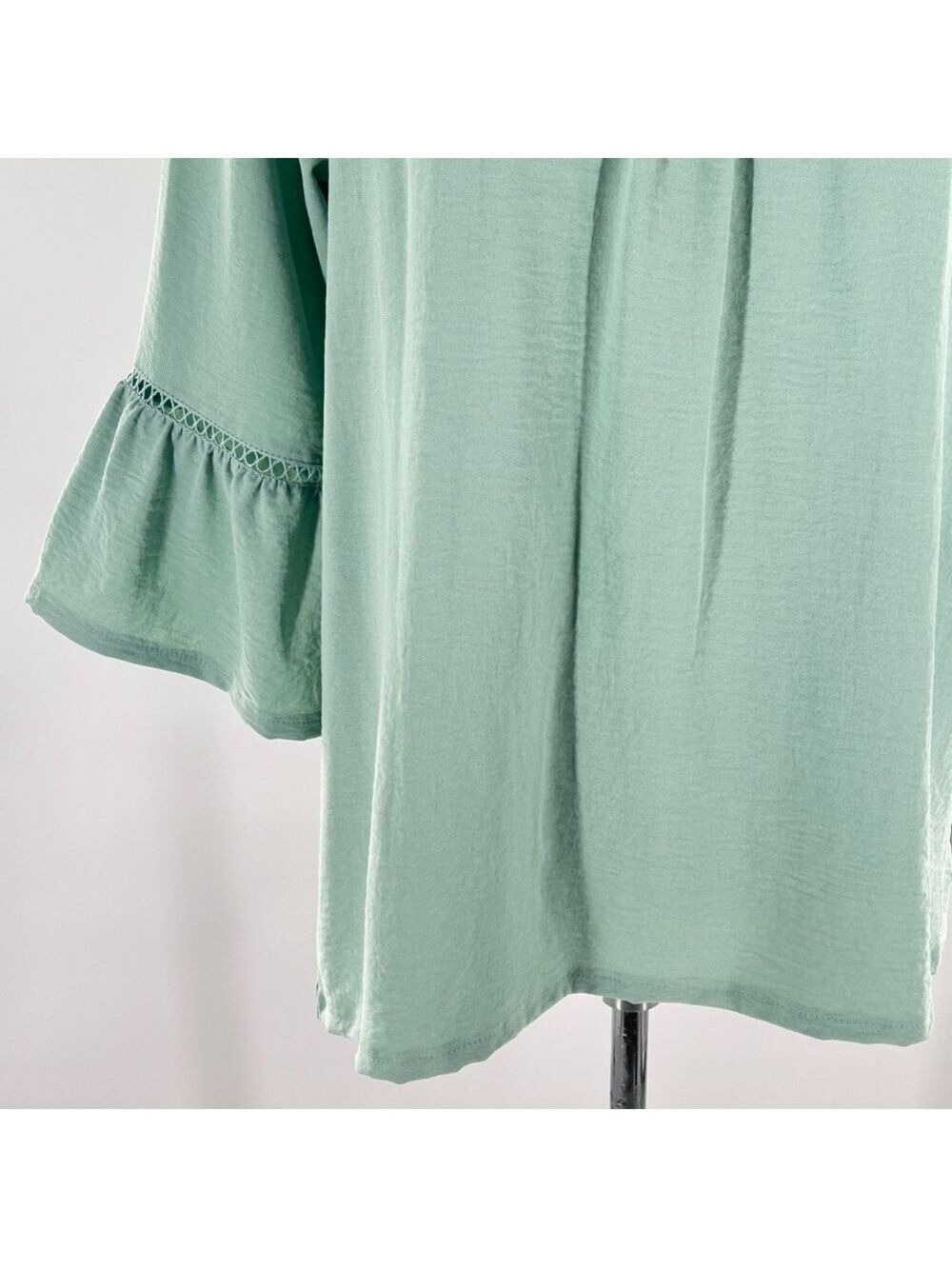 Adreamly Green V Neck Bell Sleeve Tunic Top Medium - Picture 4 of 10